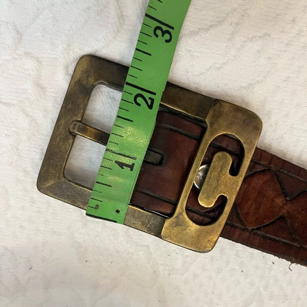 Vintage brown leather belt engraved C accent buckle - Picture 8 of 9
